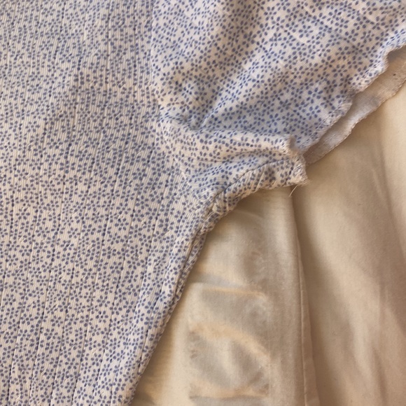 blue & white detailed flowers - Picture 4 of 4